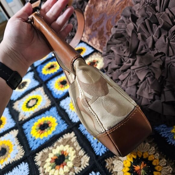 Coach Y2K Large Hamptons Clip Shoulder Bag in Signature Optic Monogram Purse - Picture 4 of 7